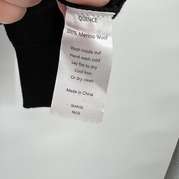 Quince Women’s Black Australian Merino Wool V-Neck Sweater sz M NWT Long Sleeve - Picture 4 of 6
